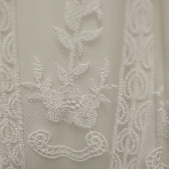 White lace /crochet Dress - Picture 3 of 4